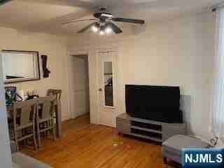 379 Undercliff Ave - Photo 2 of 9