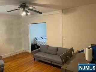 379 Undercliff Ave - Photo 3 of 9