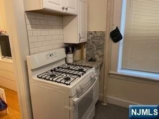 379 Undercliff Ave - Photo 7 of 9