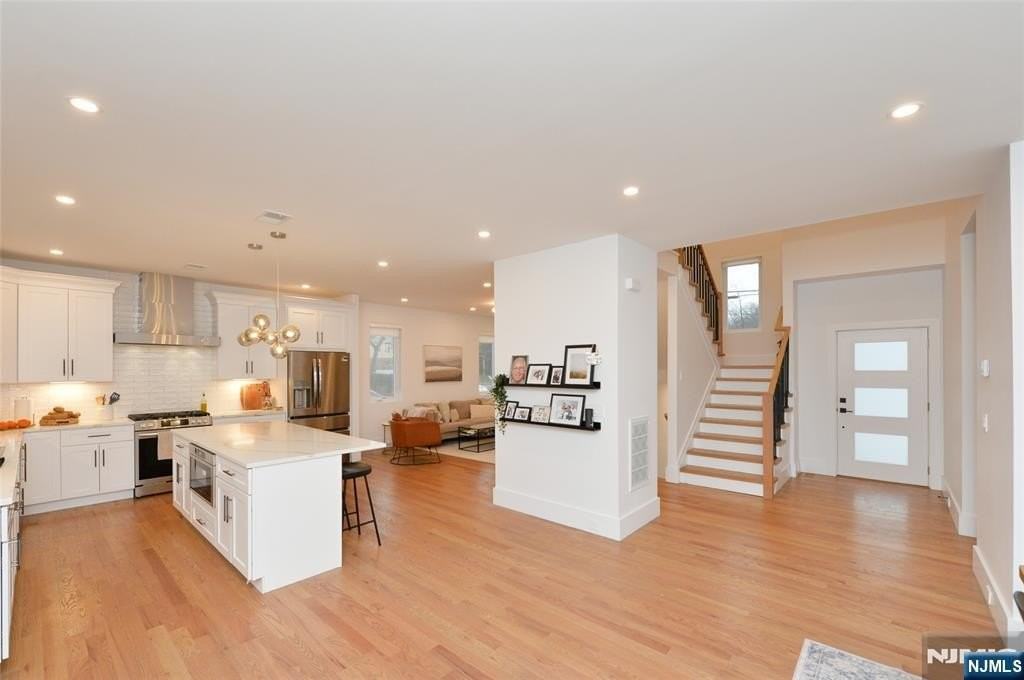 65 Franklin St - Photo 2 of 30