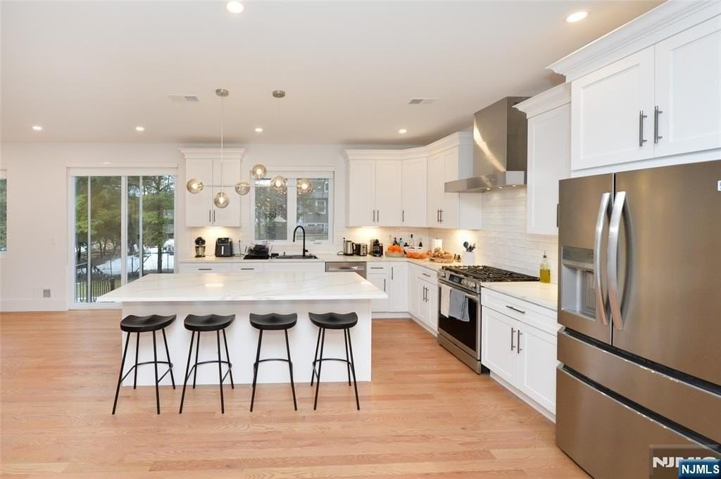 65 Franklin St - Photo 3 of 30