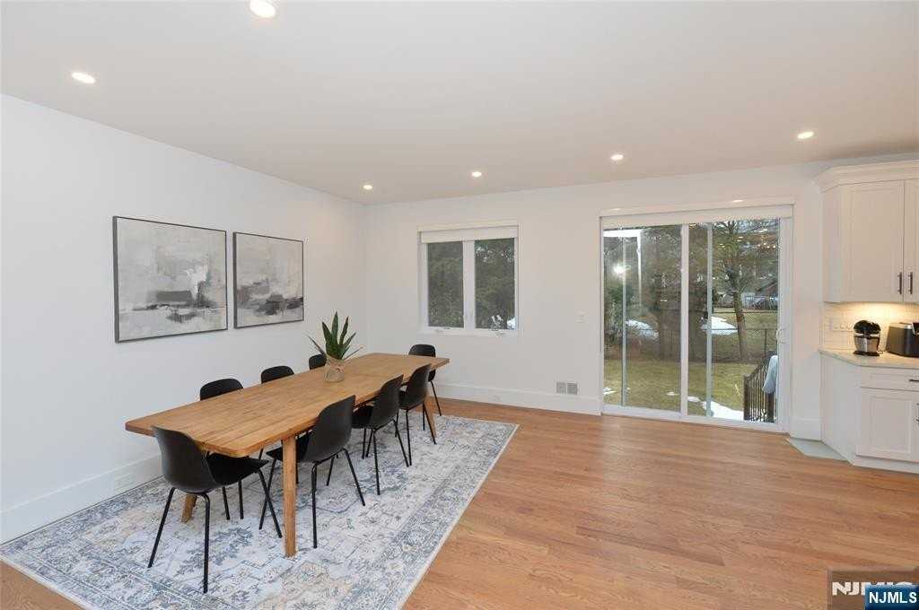 65 Franklin St - Photo 6 of 30