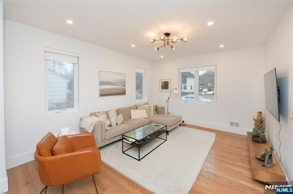 65 Franklin St - Photo 7 of 30