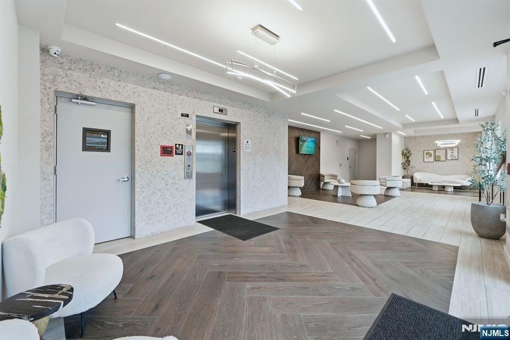 1435 10th St - Photo 2 of 17