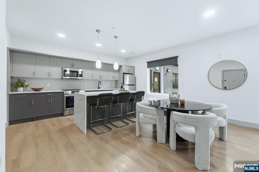 1435 10th St - Photo 4 of 17