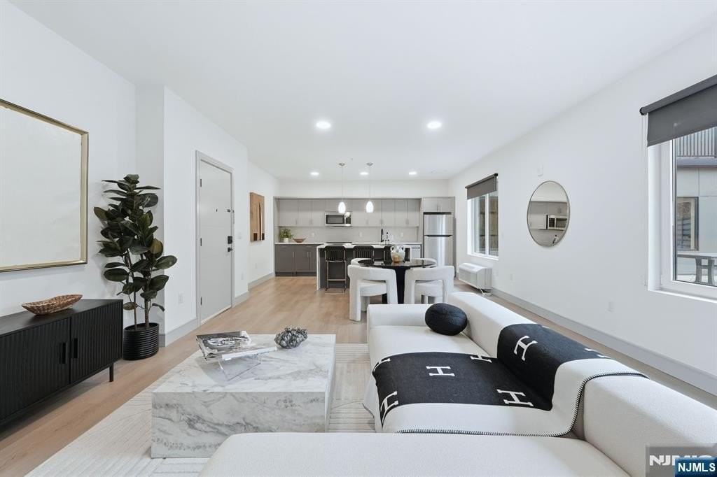 1435 10th St - Photo 6 of 17