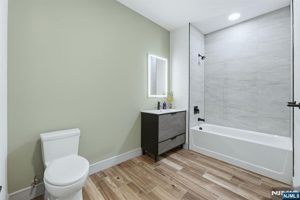 1435 10th St - Photo 7 of 17