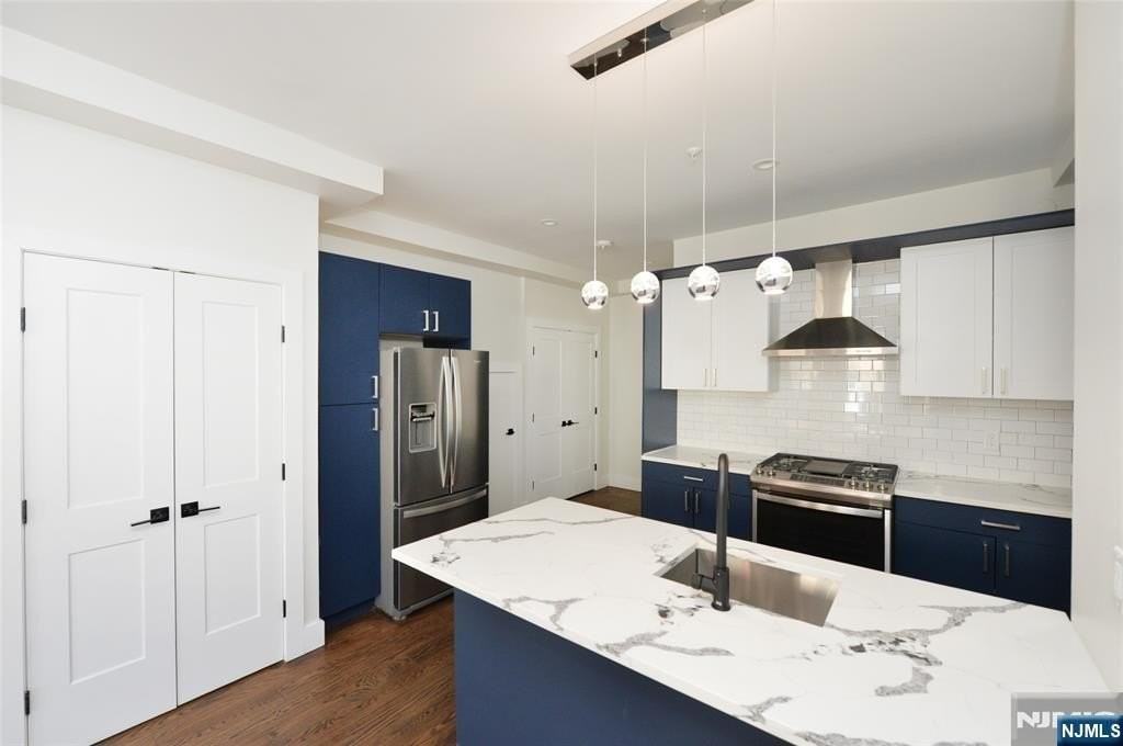 203 3rd St - Photo 4 of 22