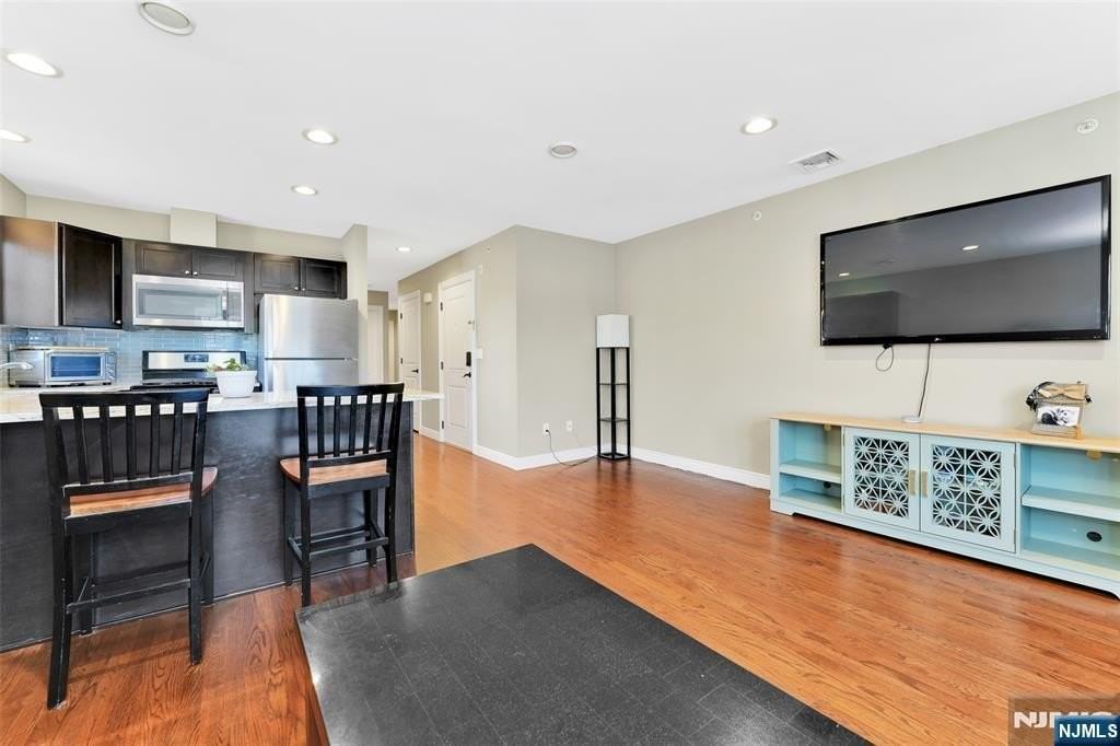 210 Hackensack St - Photo 7 of 15