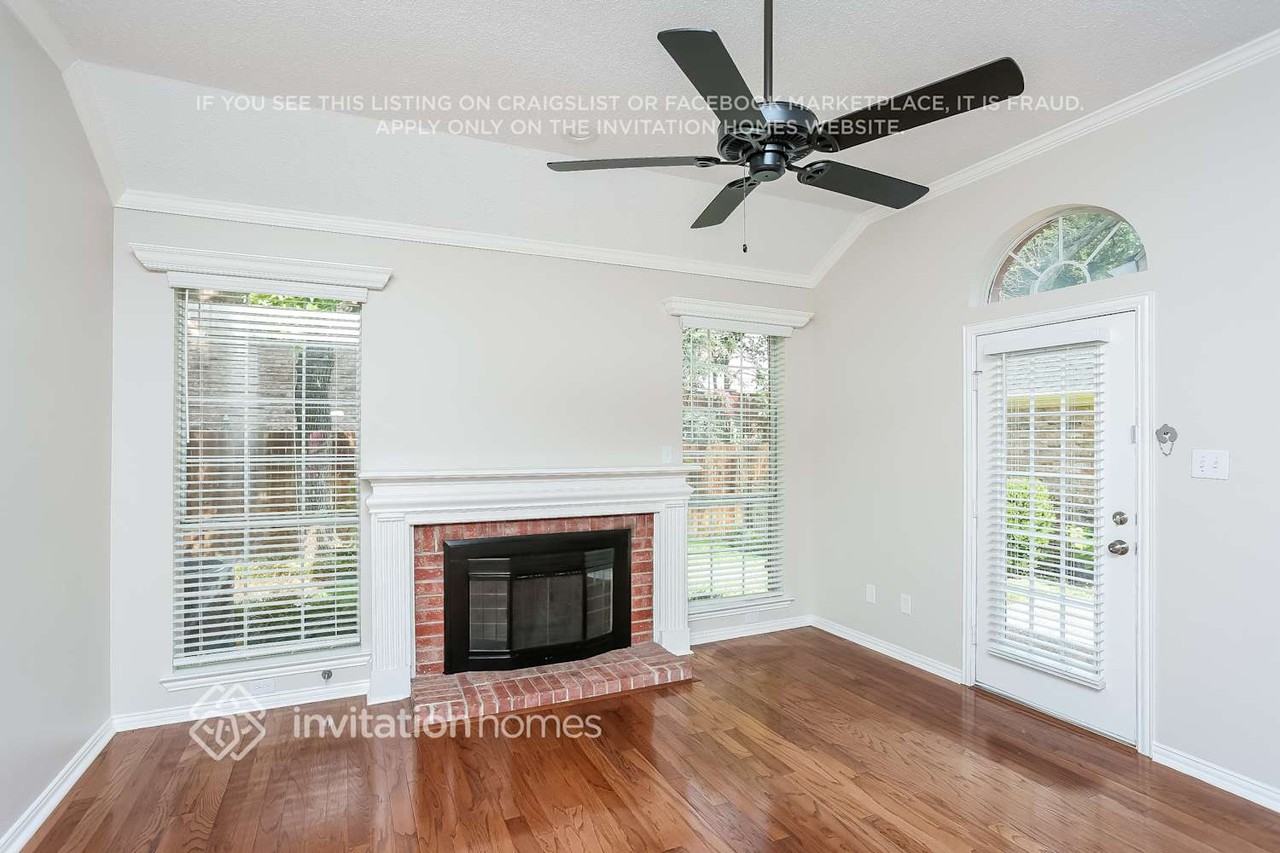 808 Olde Towne Dr - Photo 2 of 16