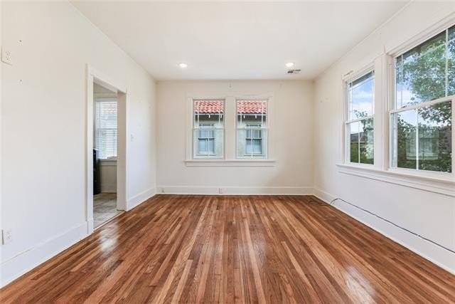 5702 Willow St - Photo 5 of 12