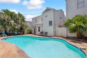 featured image of 5526 Hewes St