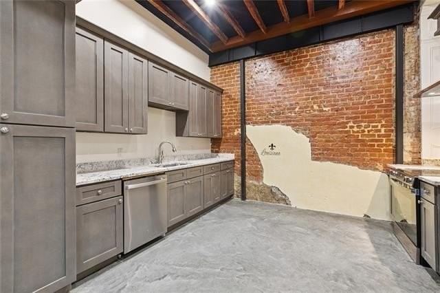 137 Carondelet St #101 - Photo 4 of 12