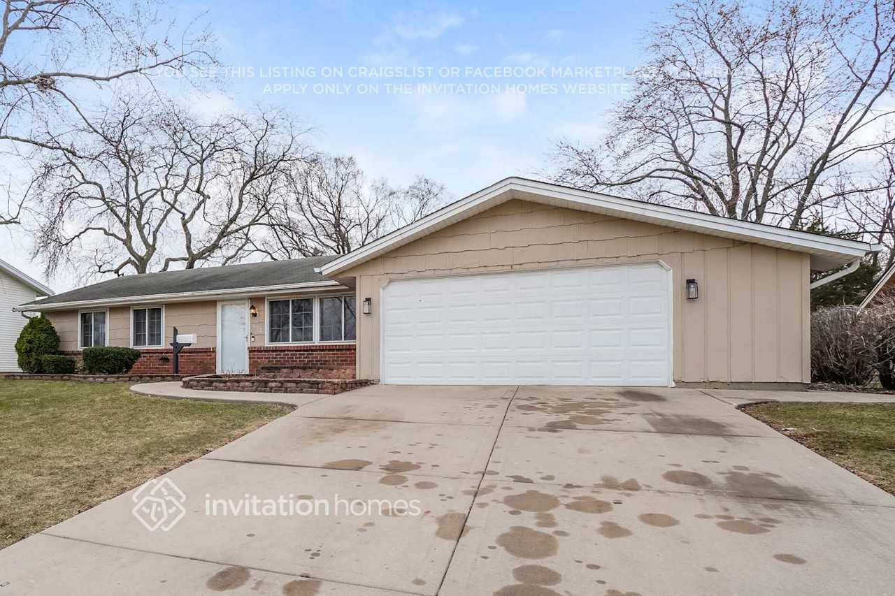 433 Janine Ln - Photo 3 of 17