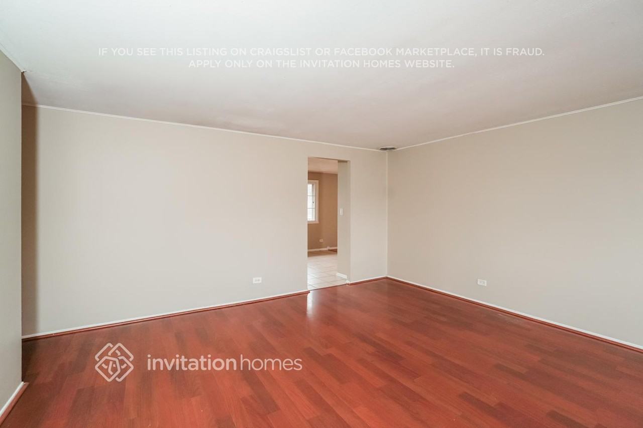 433 Janine Ln - Photo 4 of 17