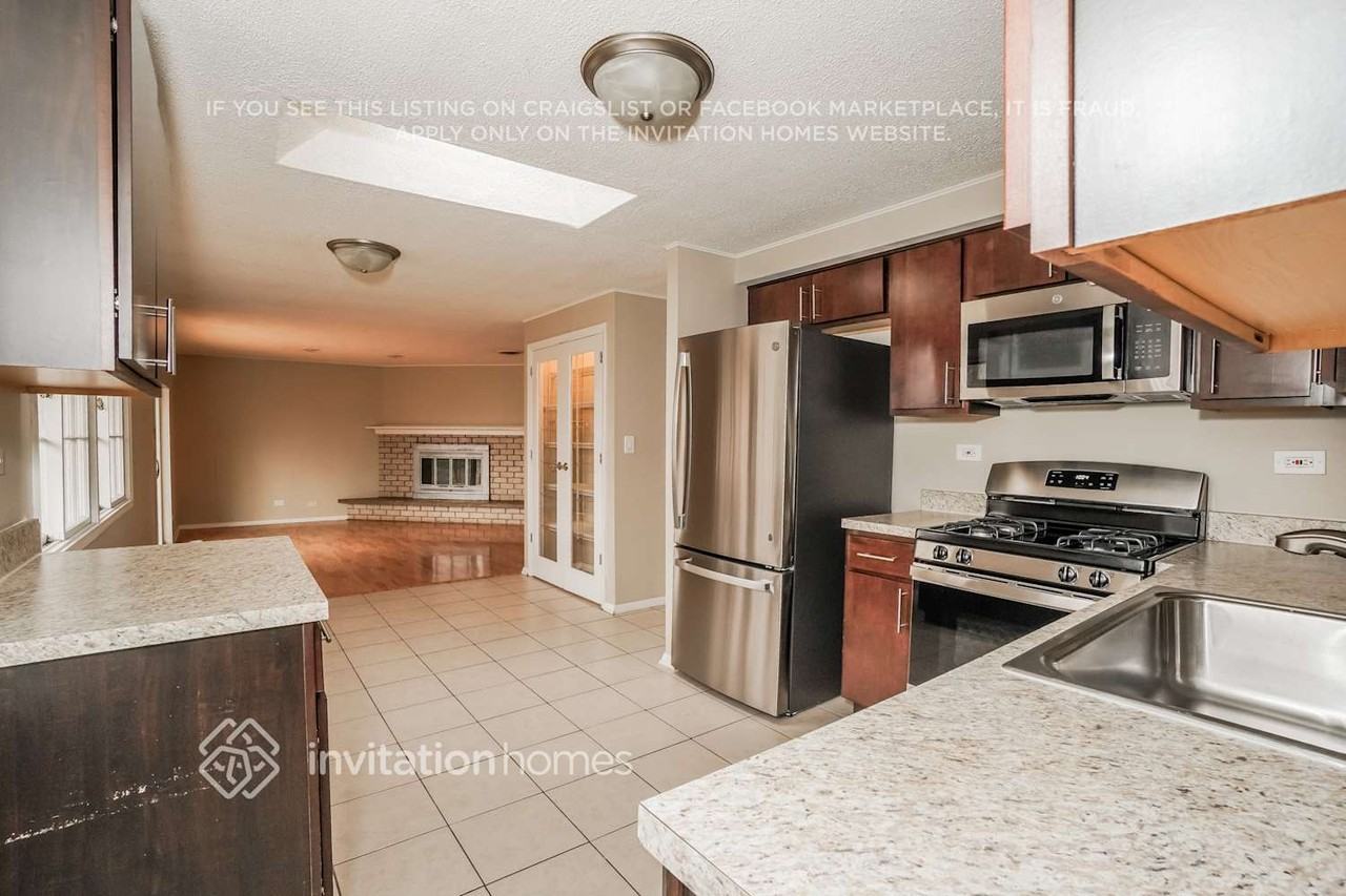 433 Janine Ln - Photo 7 of 17