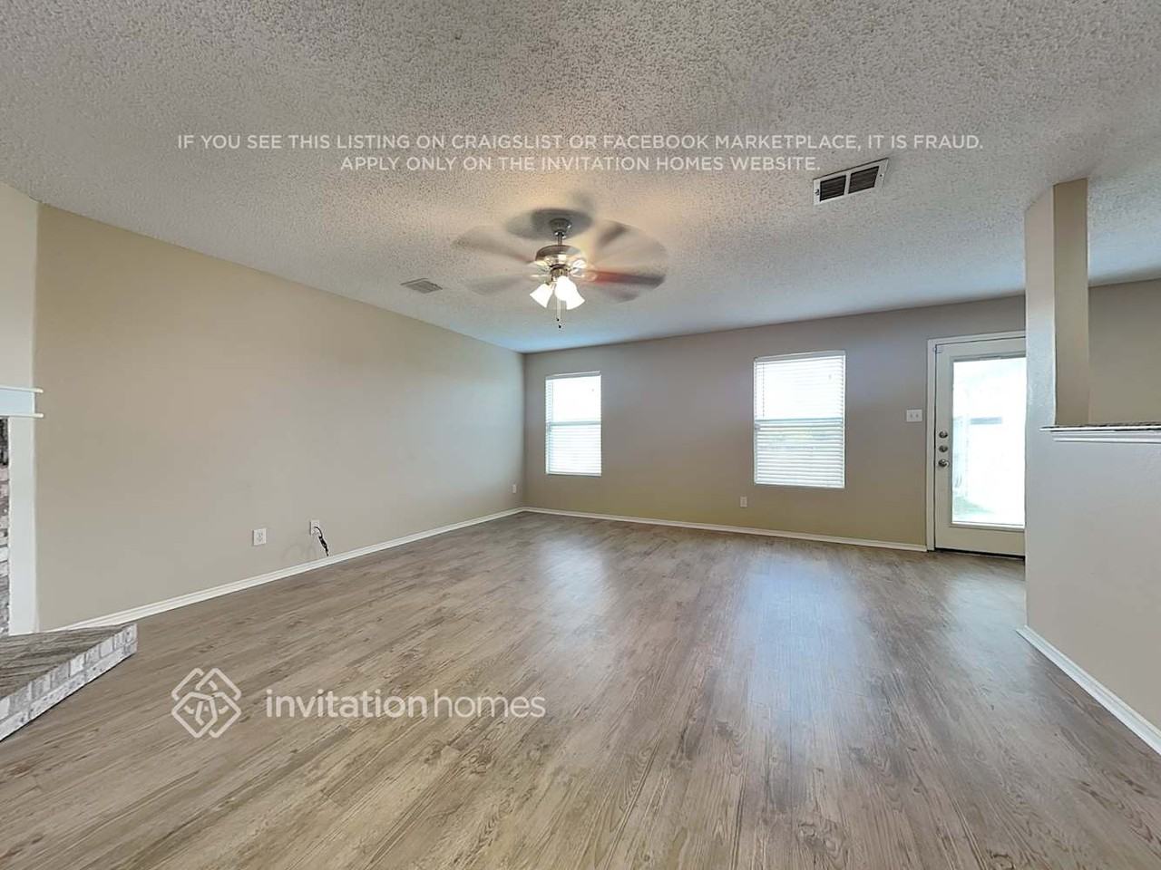 1542 Melrose Ln - Photo 3 of 20