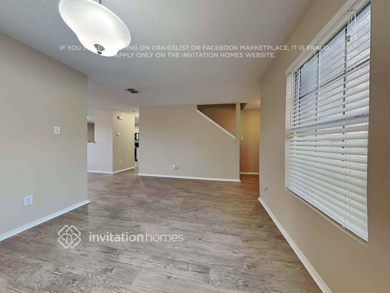 1542 Melrose Ln - Photo 4 of 20