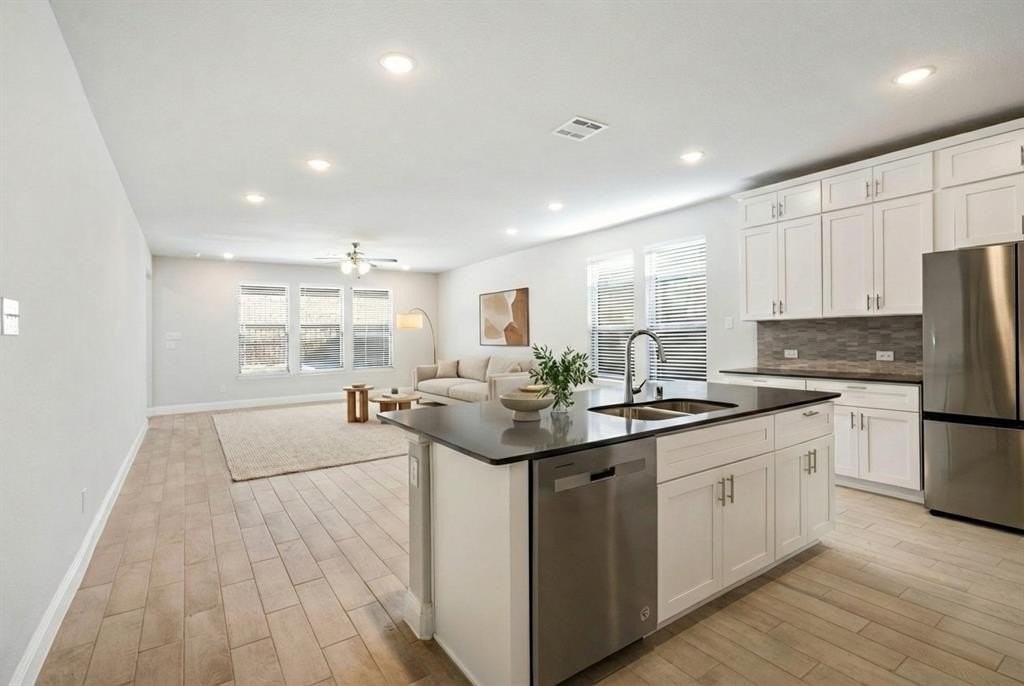 3512 Lillian Ct - Photo 3 of 31