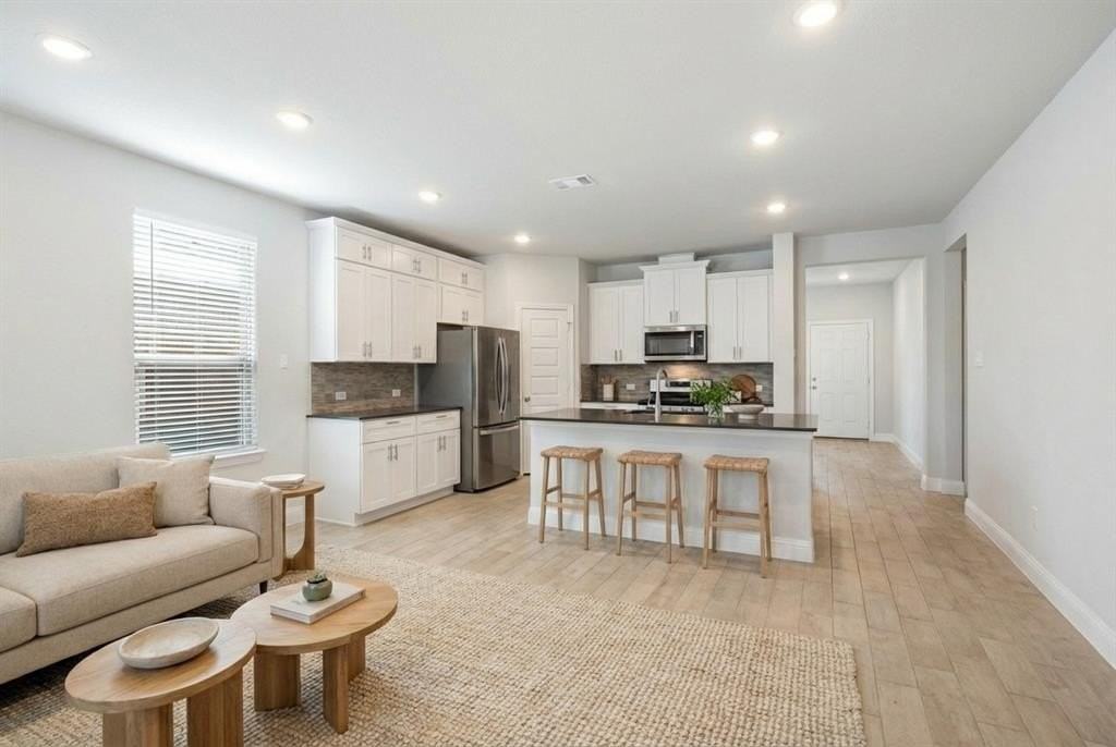 3512 Lillian Ct - Photo 4 of 31