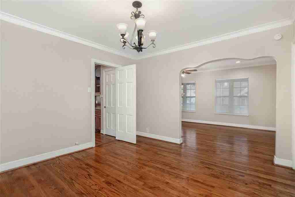 6219 Penrose Ave - Photo 7 of 30