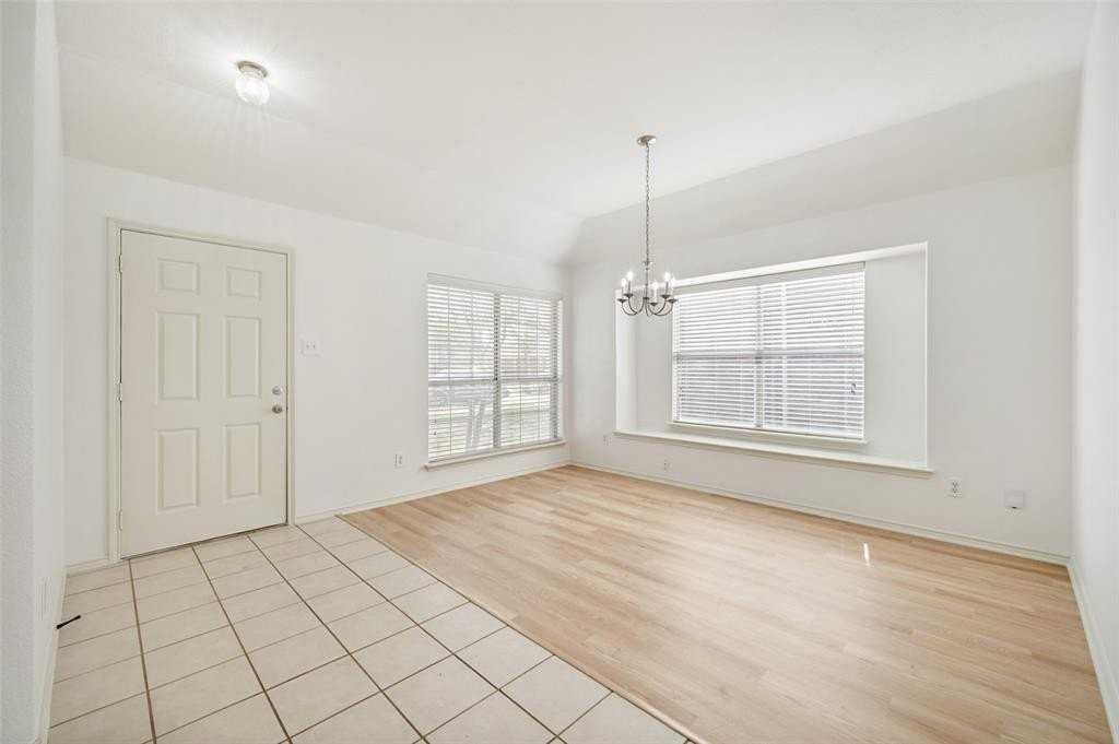 13575 Valley Mills Dr - Photo 3 of 18