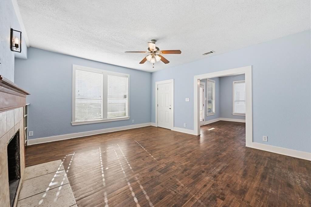 843 N Clinton Ave - Photo 5 of 30