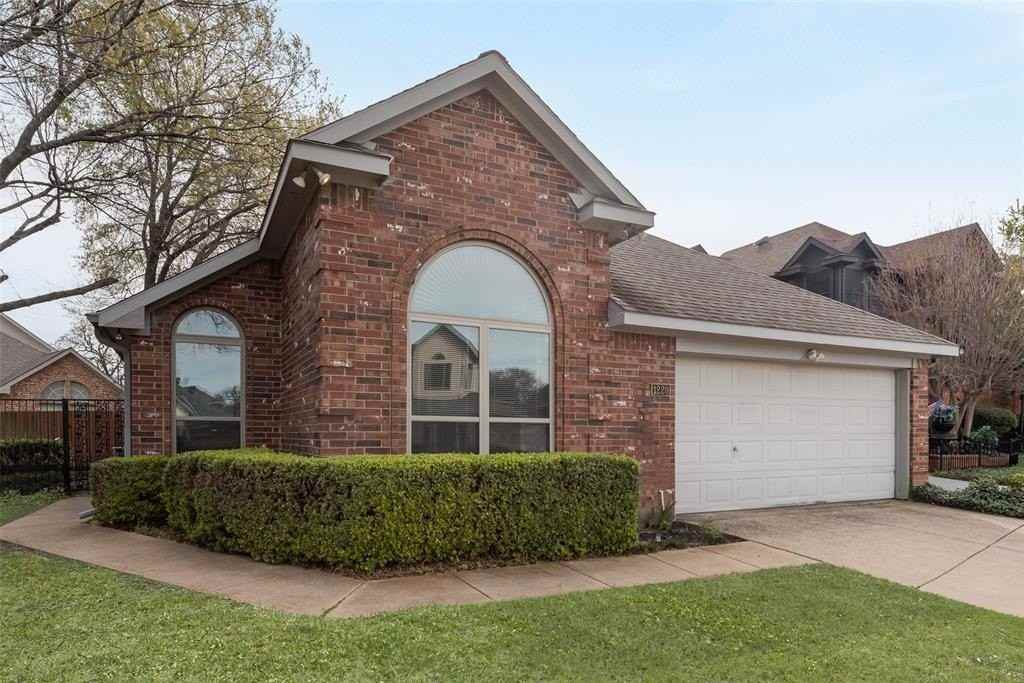 1220 Royal Crescent Dr - Photo 4 of 28