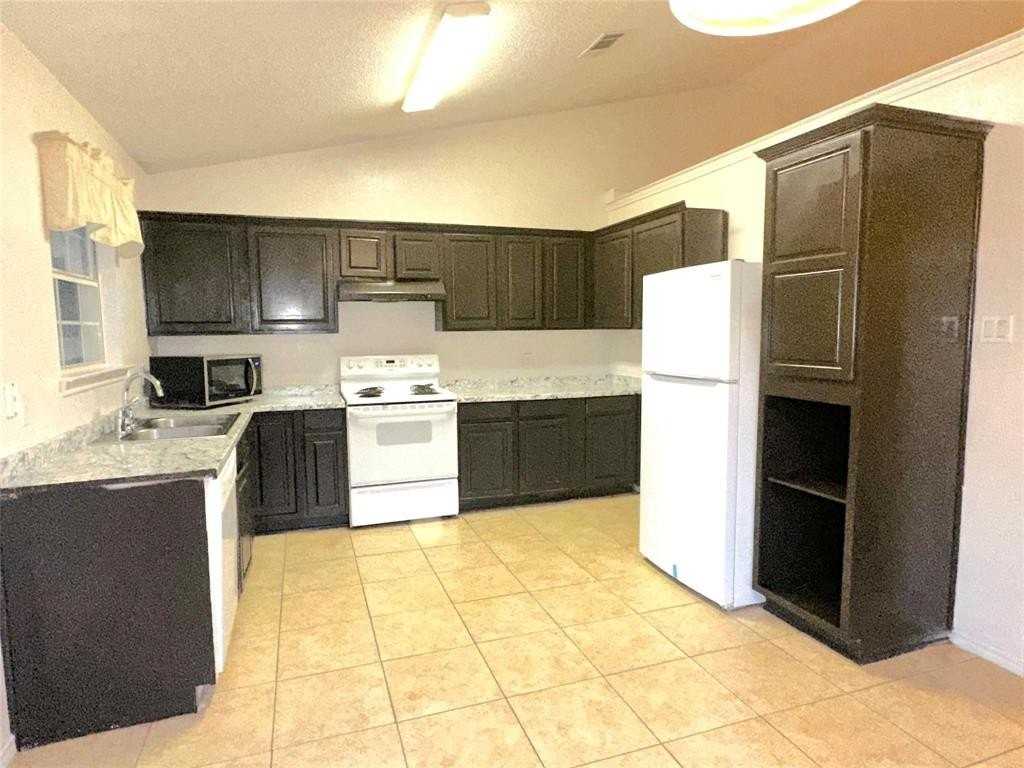 769 Windridge Ln - Photo 4 of 10