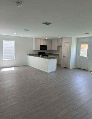 2940 Jet Wells Rd - Photo 4 of 12