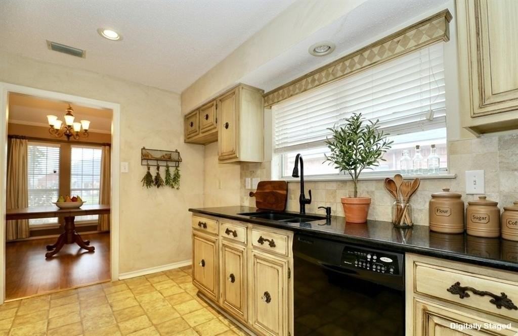 1909 Johnson Dr - Photo 5 of 10