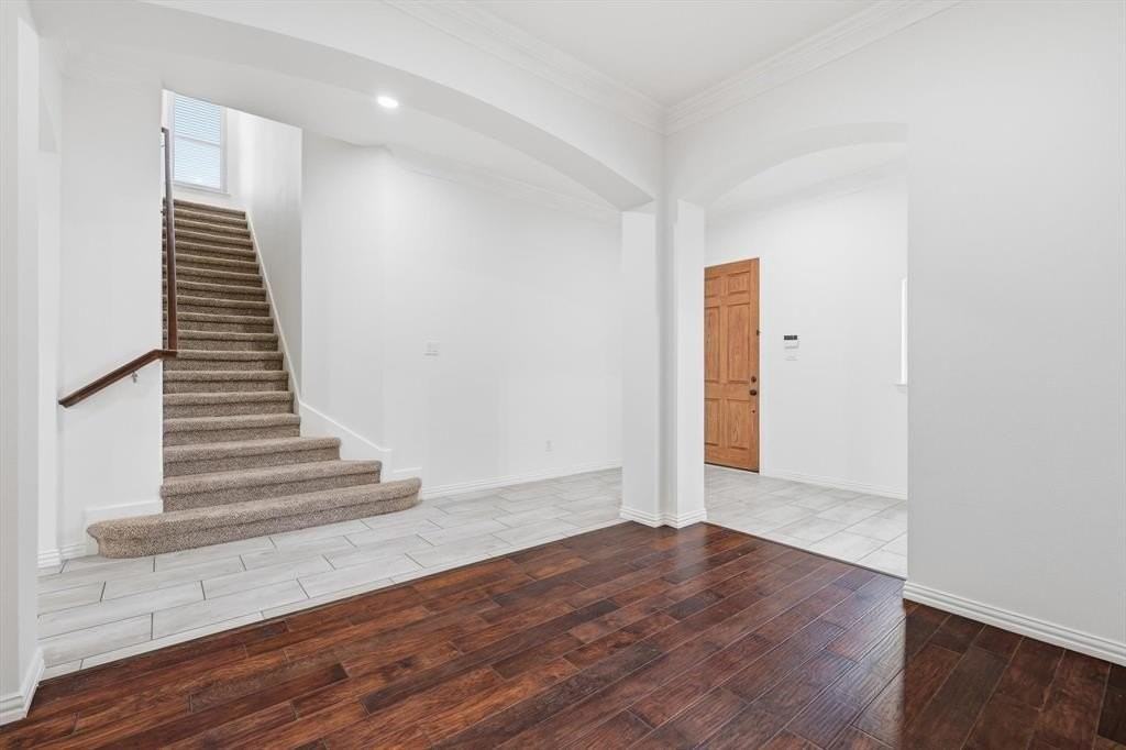 7105 Langmuir Dr - Photo 7 of 40