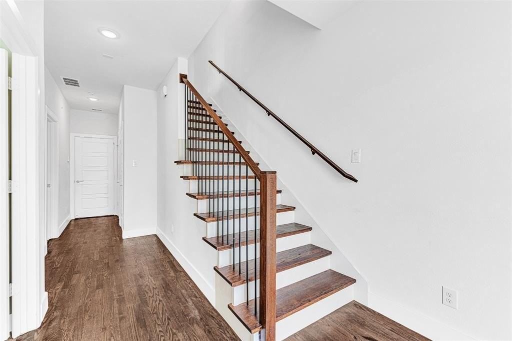 8008 Zeppos Dr - Photo 3 of 31