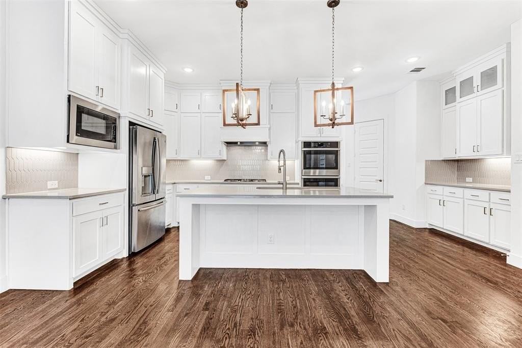 8008 Zeppos Dr - Photo 7 of 31