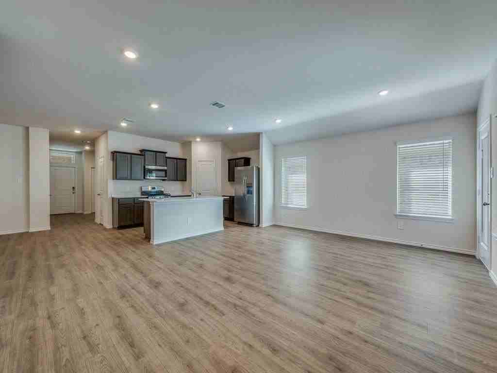 3925 Limestone Bluff Dr - Photo 2 of 16