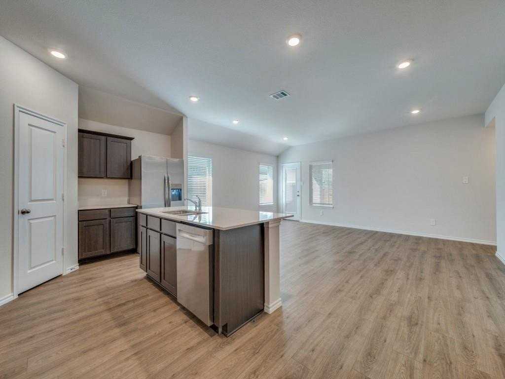 3925 Limestone Bluff Dr - Photo 3 of 16