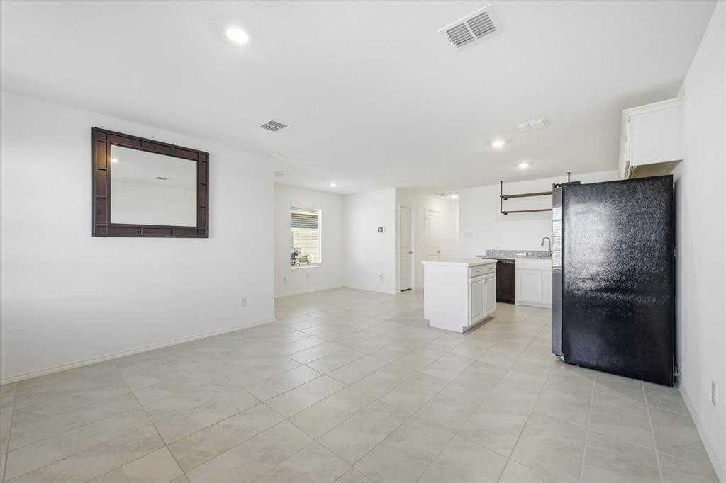 6739 Coulter Dr - Photo 4 of 16