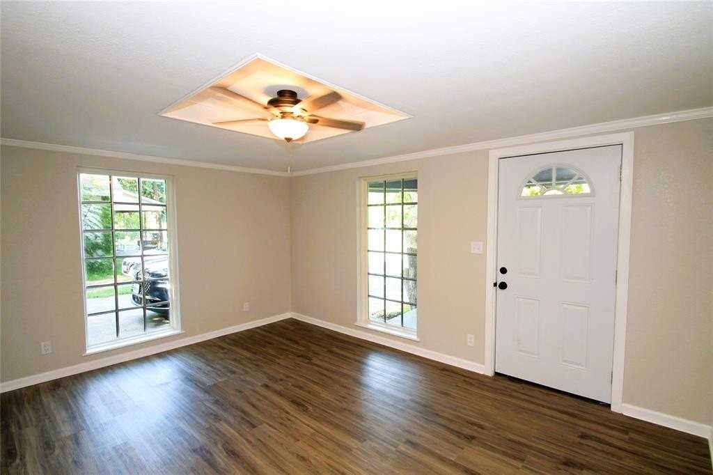 349 12th St Nw - Photo 3 of 36