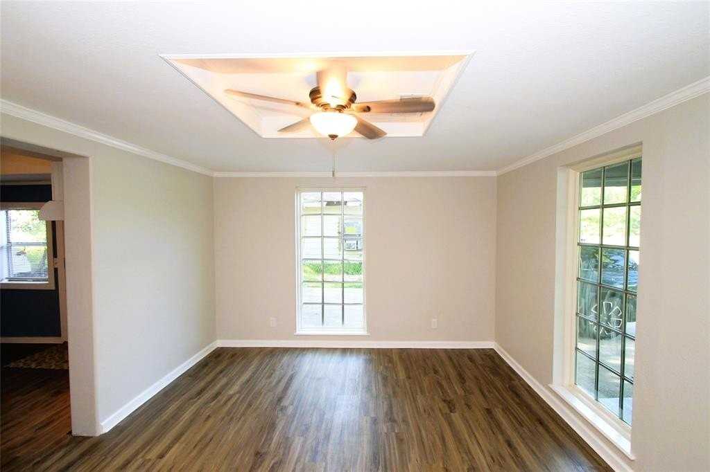 349 12th St Nw - Photo 4 of 36