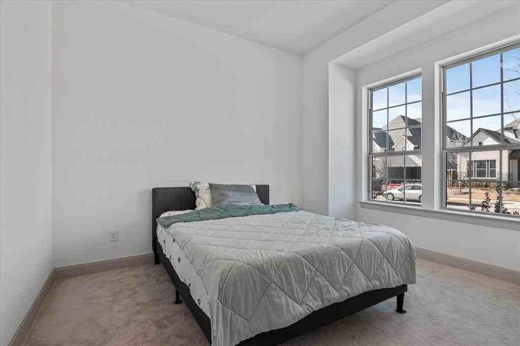 2425 Plumeria Ln - Photo 4 of 33