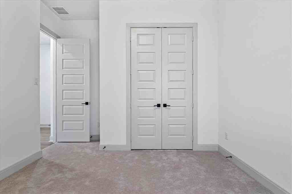 2425 Plumeria Ln - Photo 7 of 33