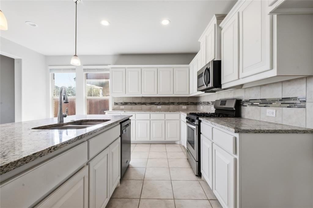 4017 Esker Dr - Photo 4 of 28