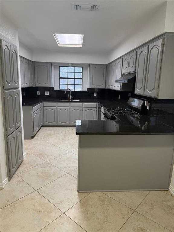 1009 Village Wood Ct - Photo 5 of 24