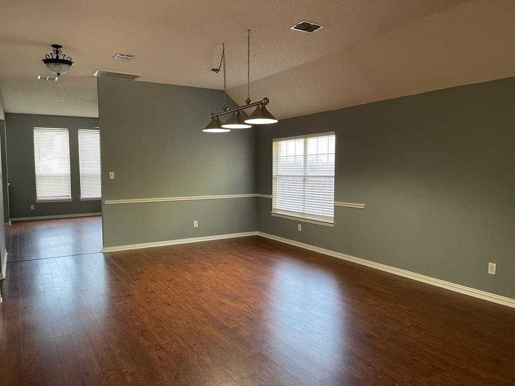 1662 Natural Bridge Dr - Photo 2 of 14