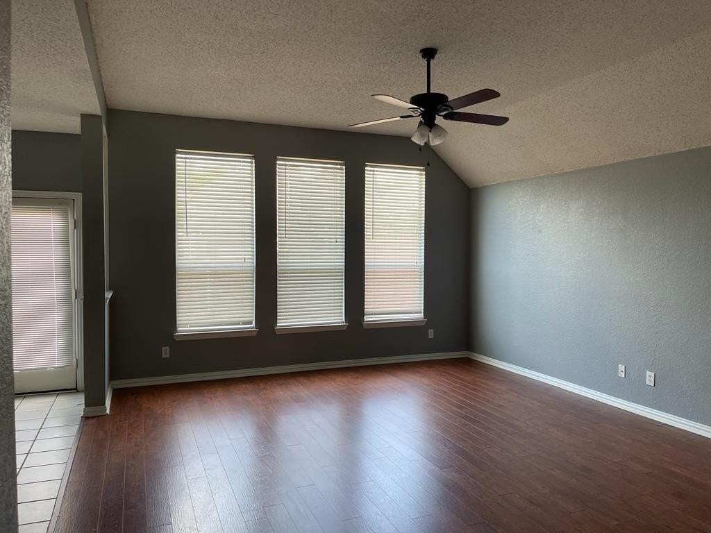 1662 Natural Bridge Dr - Photo 3 of 14