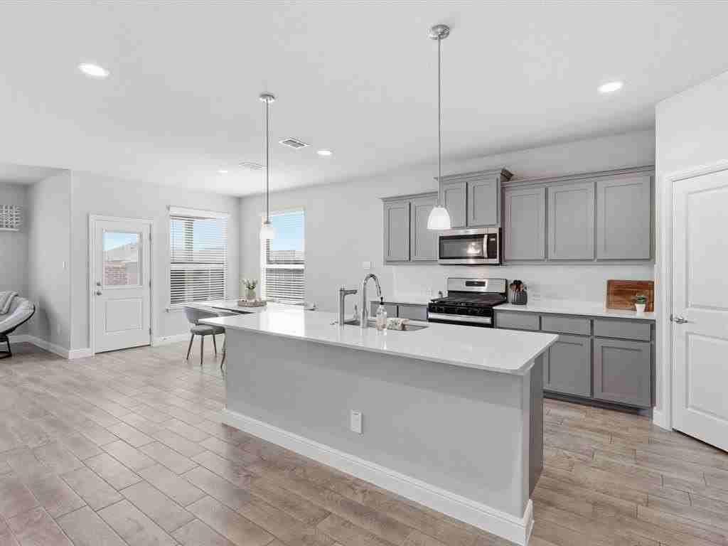 16032 Farringdon St - Photo 6 of 30