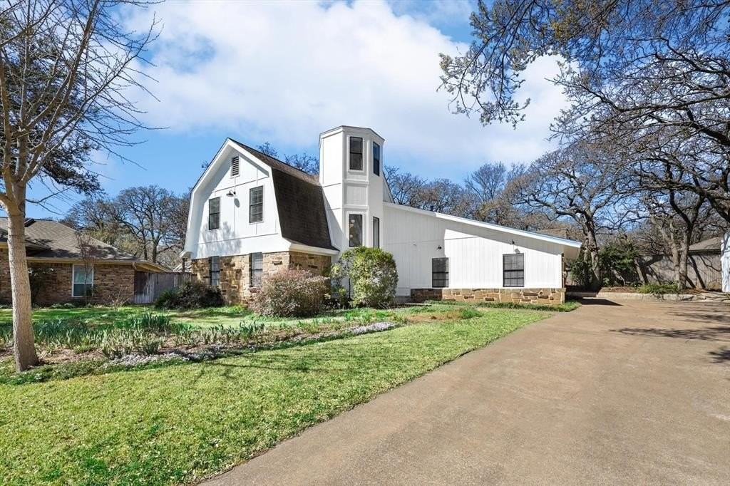 200 Eagle Ct - Photo 2 of 37