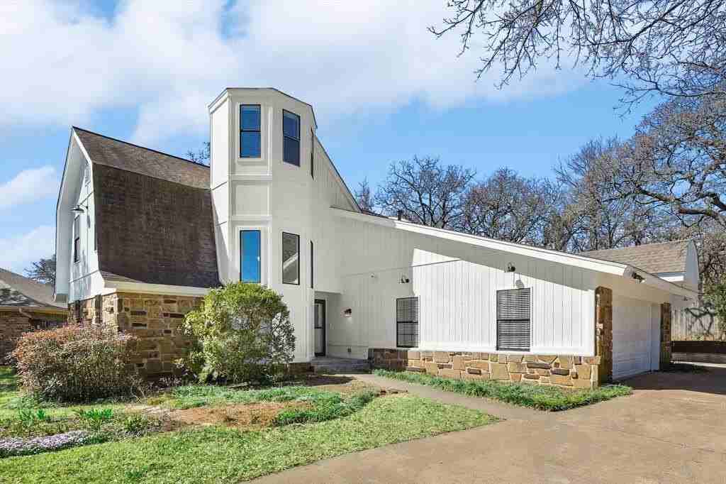 200 Eagle Ct - Photo 3 of 37