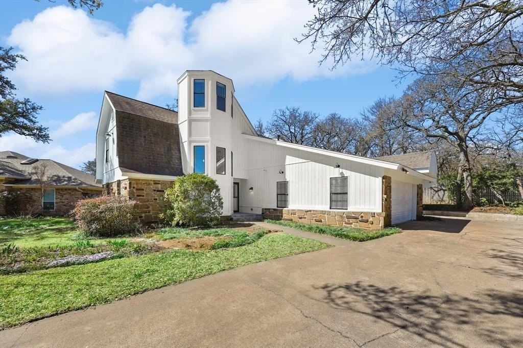 200 Eagle Ct - Photo 4 of 37