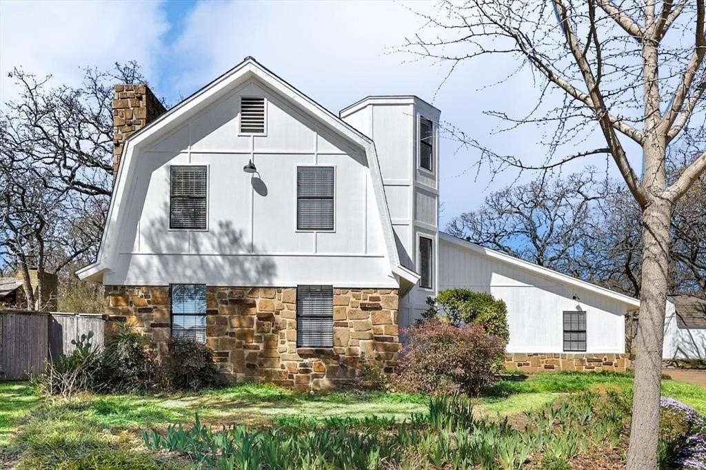 200 Eagle Ct - Photo 5 of 37